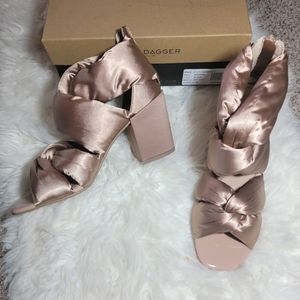 Kelsi Dagger Brooklyn Satin Maddox Sandal Champagne sz 8.5 M